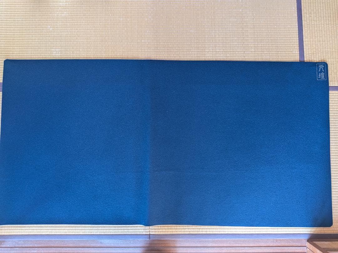 《青い睡蓮》日本フェルト工業　『天壇毛氈』