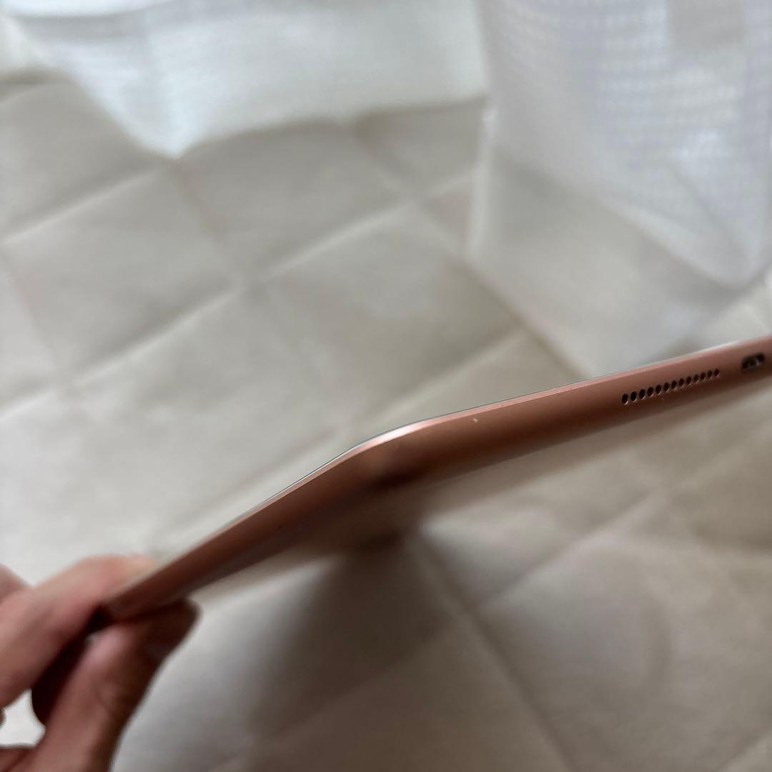 バ*シ様 第7世代 iPad Wi-Fi 32GB 10.2インチ