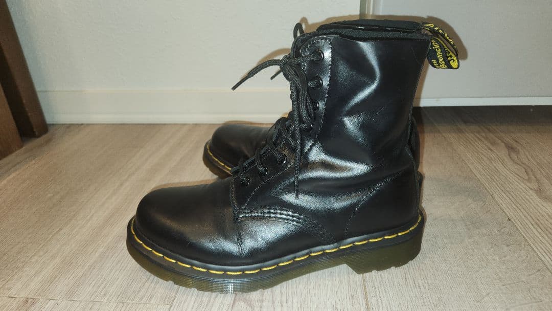 超美品ドクターマーチン 8ホール　エンジニアブーツ本革UK4