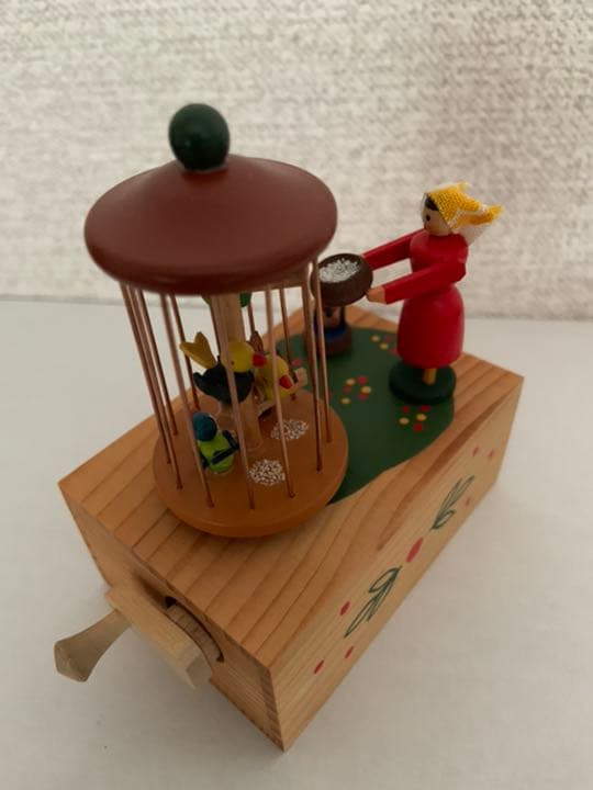 ドイツ　ザイフェン　手回しオルゴール　小鳥のえさやり
