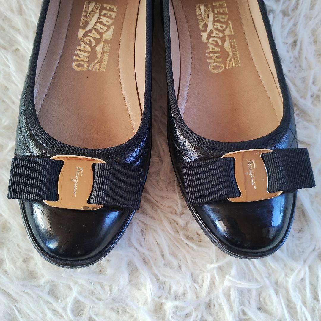 美品◎ フェラガモ ルフィナ 5.5 フラット ヴァラ キルティング 黒