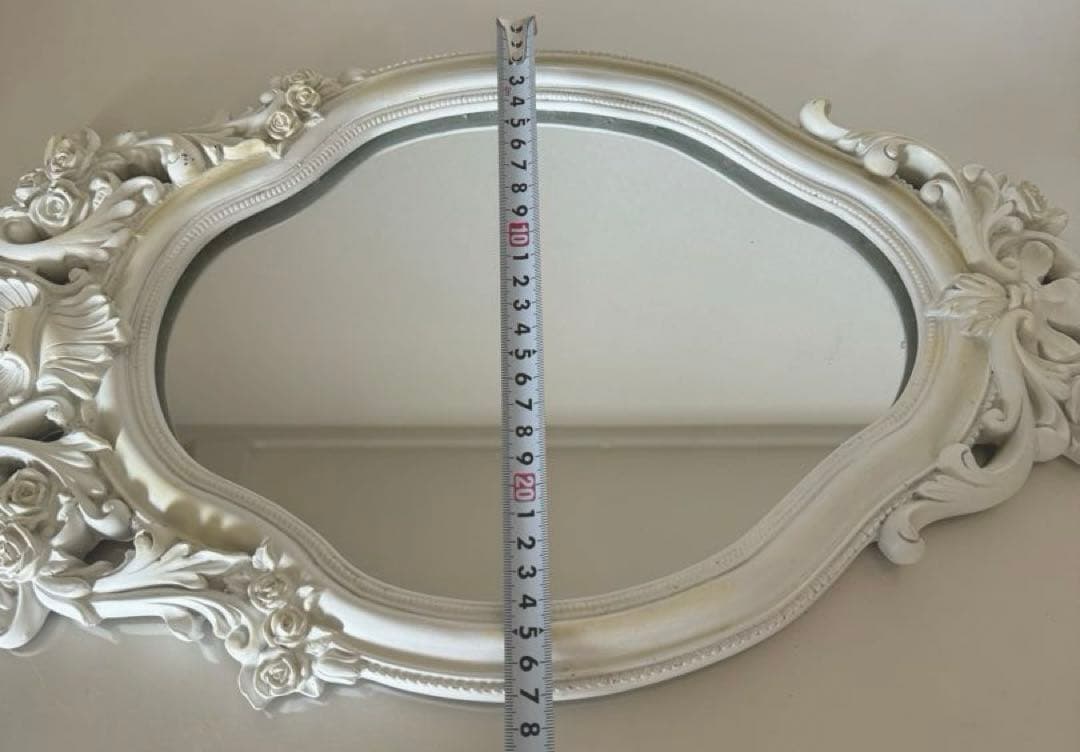イマンにお似合いアンティーク調ホワイト薔薇壁掛けミラー