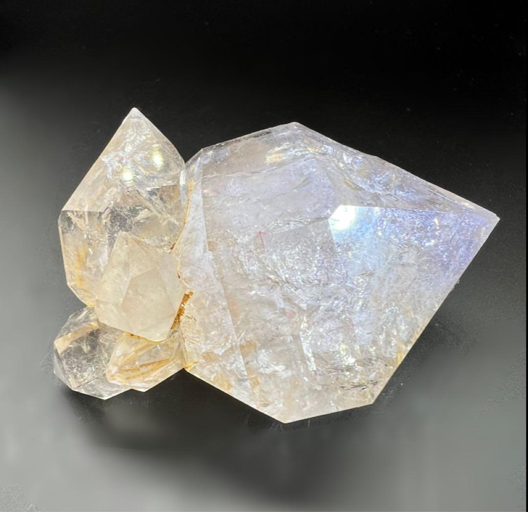 ブラジル産　クォーツクラスター　レインボーあり