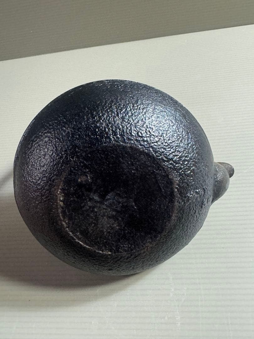 1557 照光堂作 希少砂鉄急須　南部鉄瓶＊波千鳥文　捻り提手 茶器　茶道具骨董