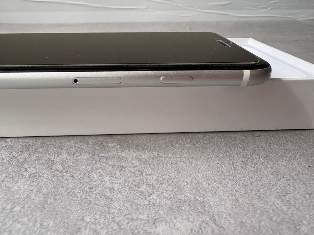 iPhone SE（第2世代）128GB ホワイト