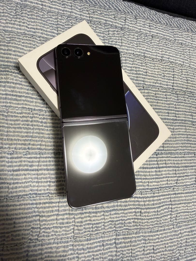 ち*中様 [オークション]Galaxy Z Flip5 256GB SIMフリー