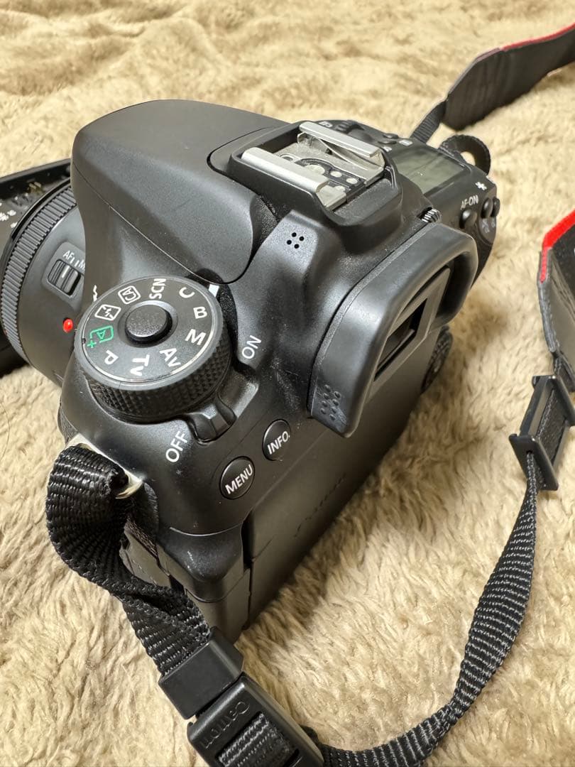 Canon EOS70D ボディ ➕ 単焦点レンズ(50mm)のセットです