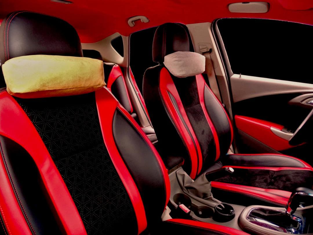 高級車内装素材を使用したネックレスト ブラック