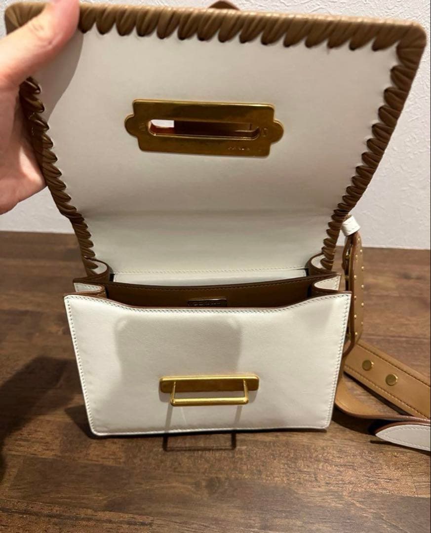 お値下げ　PRADA カイエ　かごバッグ ホワイト/レッド