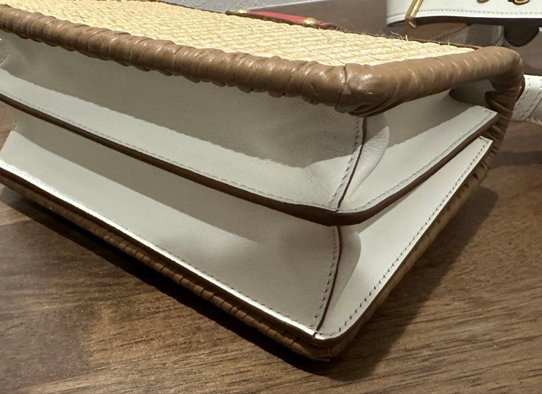 お値下げ　PRADA カイエ　かごバッグ ホワイト/レッド