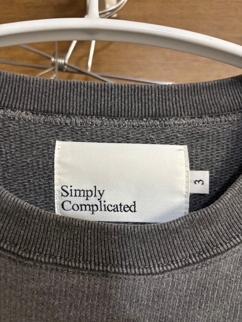 美品 simply complicated CORE CREWNECK 3