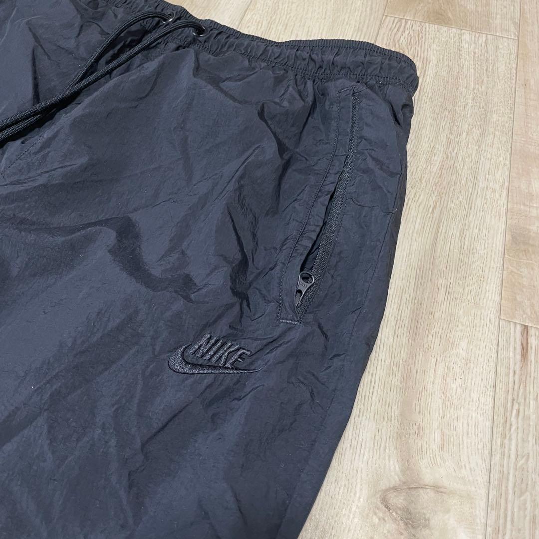 NIKE スポーツウェア ナイロンパンツ メンズMサイズ 黒白
