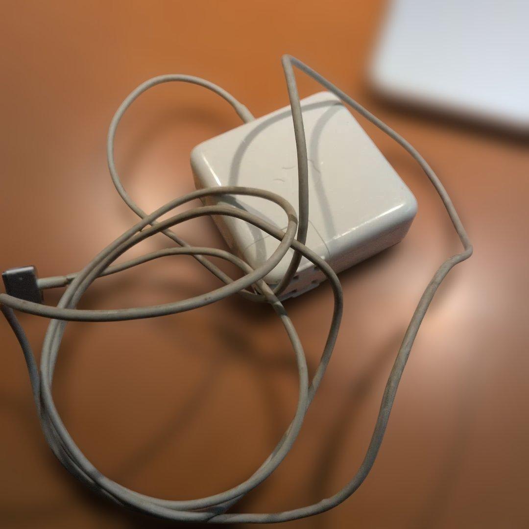 D*様 MacBook Pro A1502 128GB 本体及び充電コード（箱は