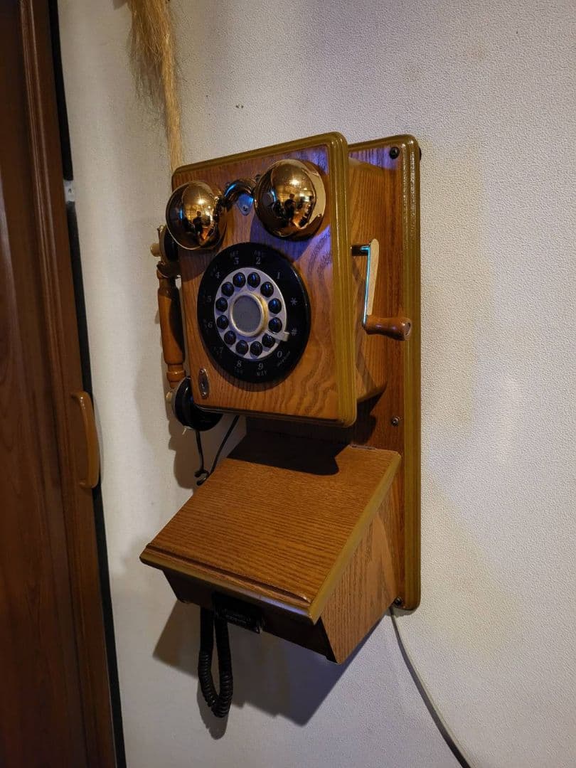 現在使用中　壁掛け電話機　レトロ　アンティーク