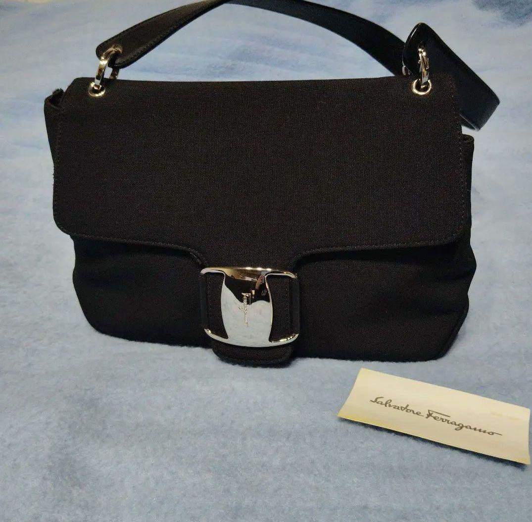 Salvatore Ferragamo ショルダーバッグ ブラック【美品】
