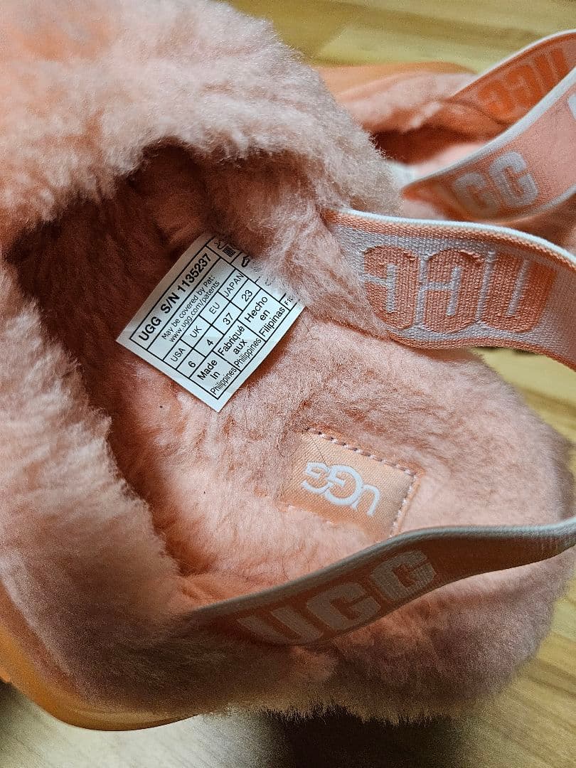 UGG ピンクファー厚底サンダル FUZZITA CLEAR 23cm