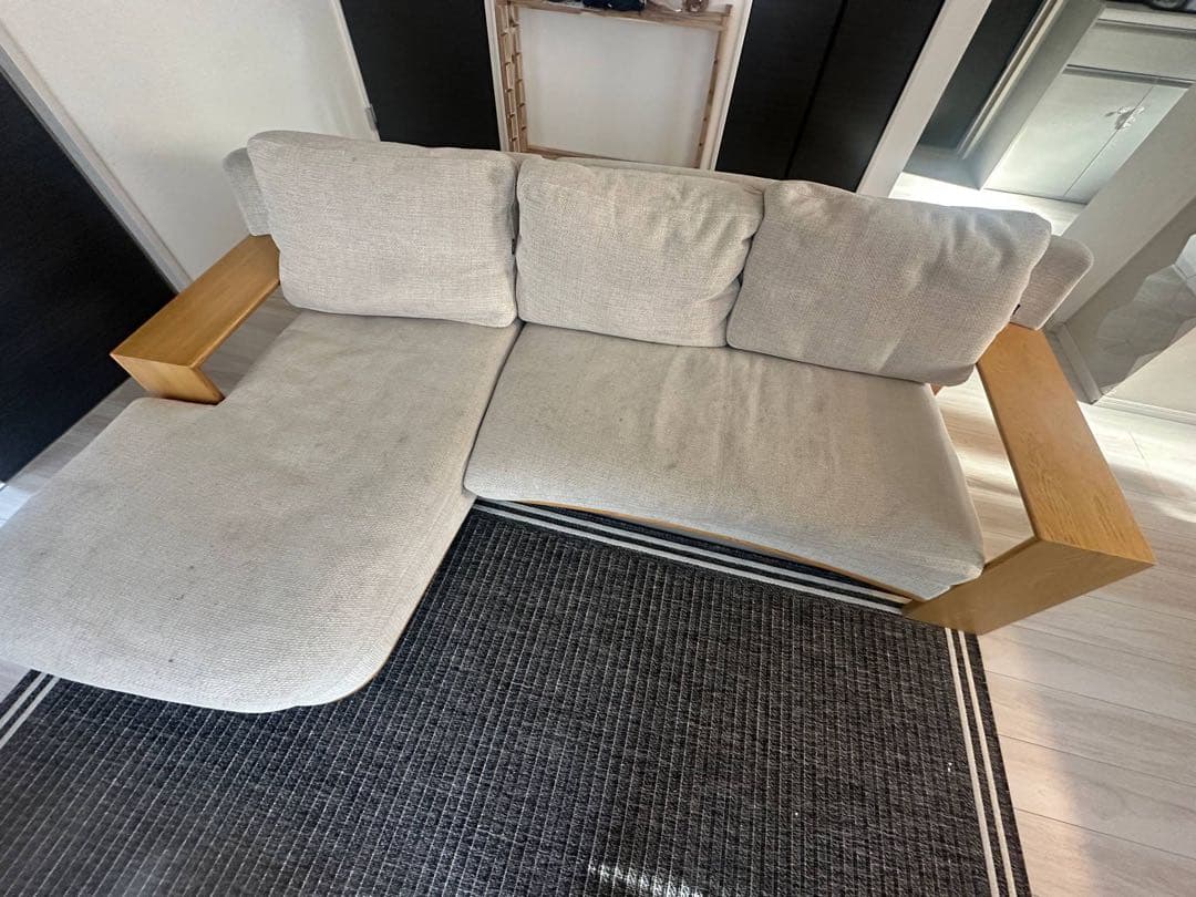 Karimoku カリモクベージュ コーナーソファ 木製アームレスト付き