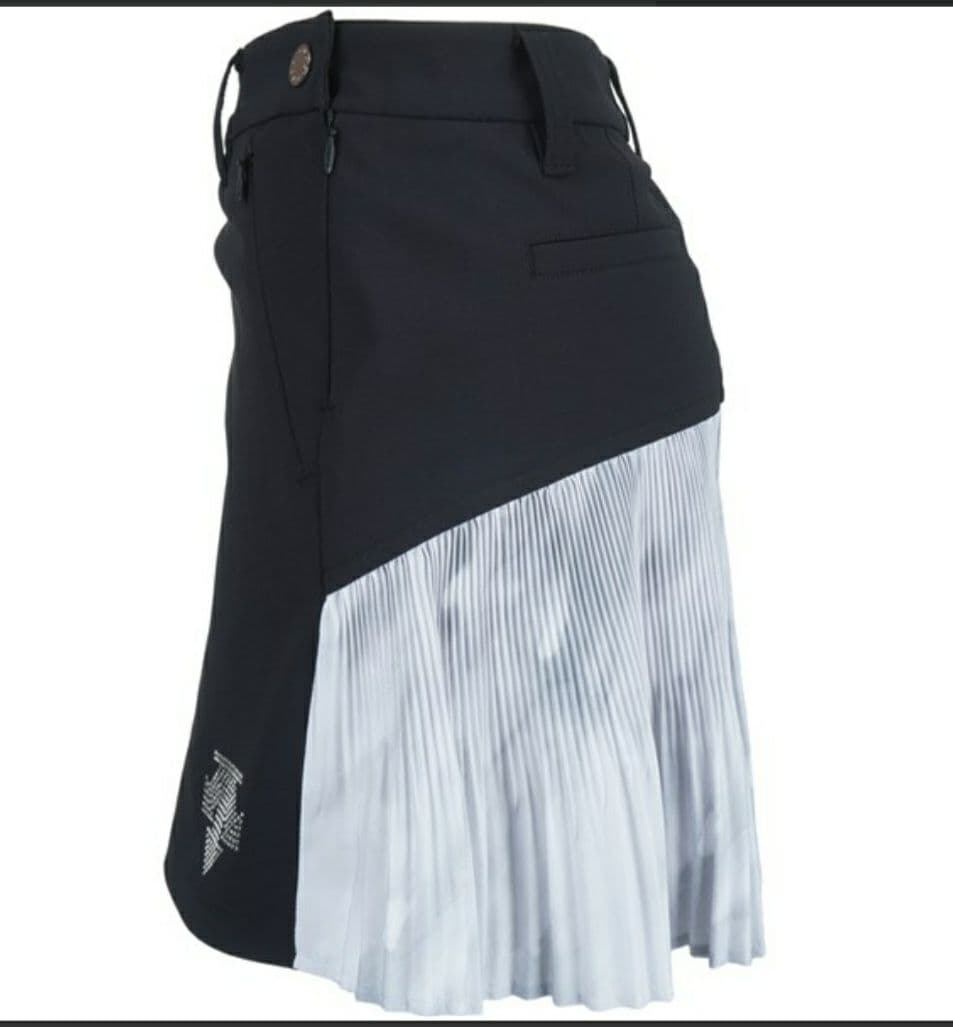 DESCENTE　夏ゴルフ　レディース　セットアップ　高級　完売　新品　タグ付き