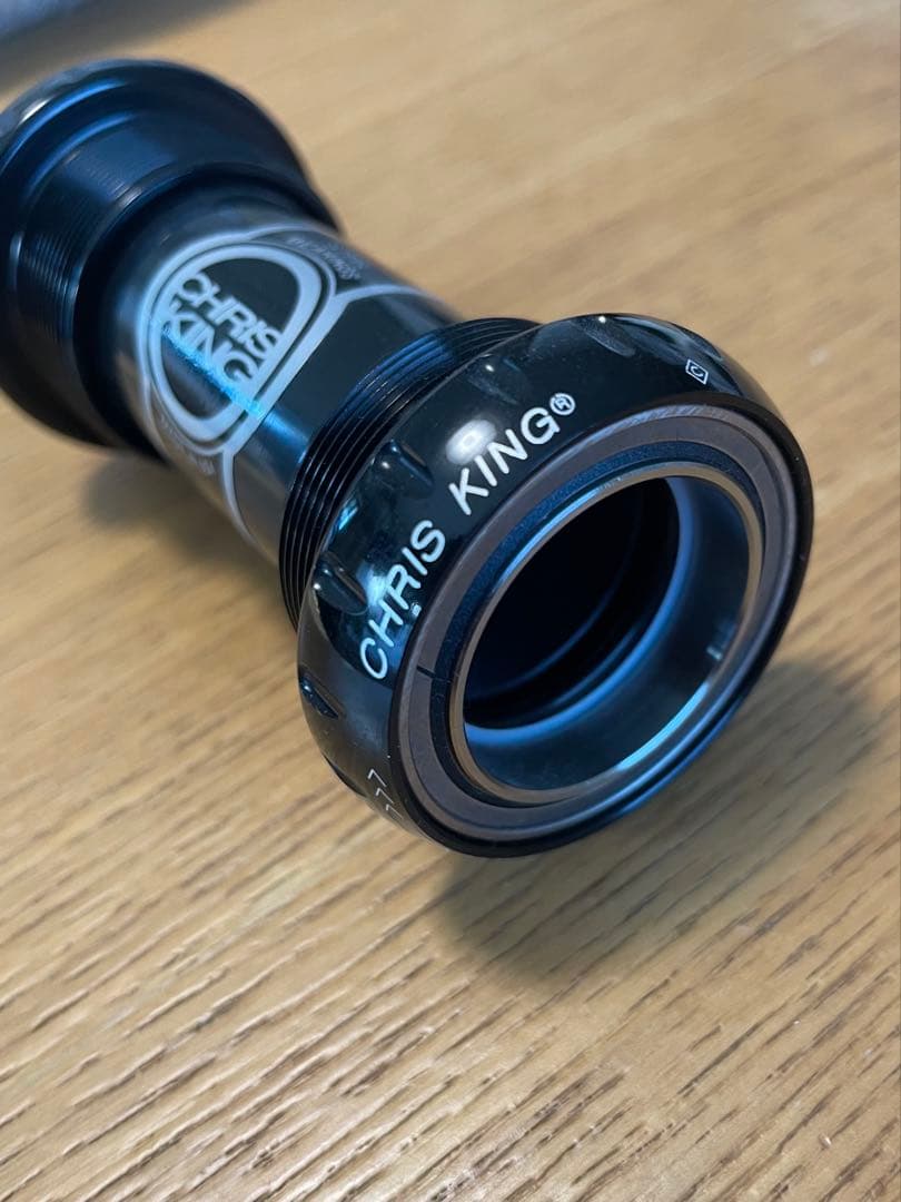 クリスキング ボトムブラケット ブラック THREADFIT™ 24