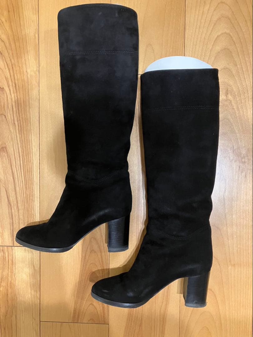 Christian Louboutin黒スウェードsize35ハーフ