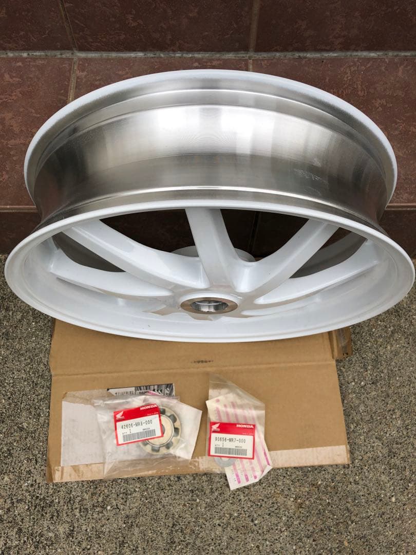 新品 NSR250R MC28 リアホイール 新品　純正スペンサー ワッシャー付