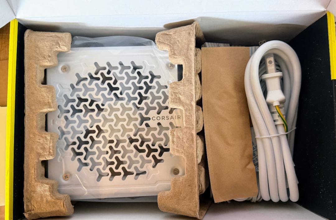 【新品未使用】CORSAIR RM750e 2025ホワイトモデル 750W電源