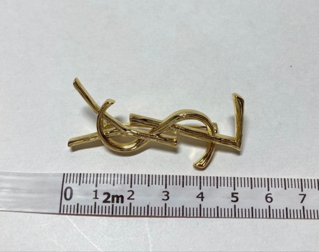 美品　サンローラン　SAINT LAURENT ブローチ　YSLロゴ