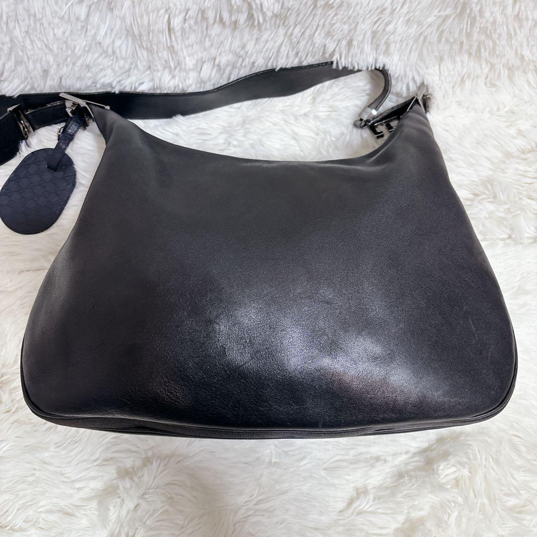 GUCCI グッチ　ワンショルダー　メッセンジャーバッグ　黒　GGタグなし