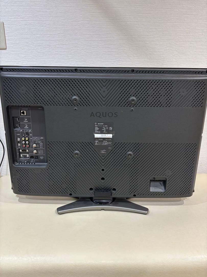 20.液晶テレビ シャープ 32V LC-32E8 2011年制