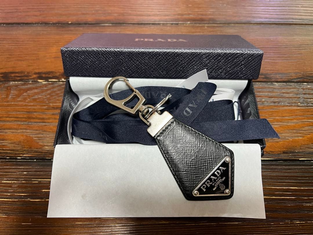 PRADA サフィアーノレザーキーホルダー