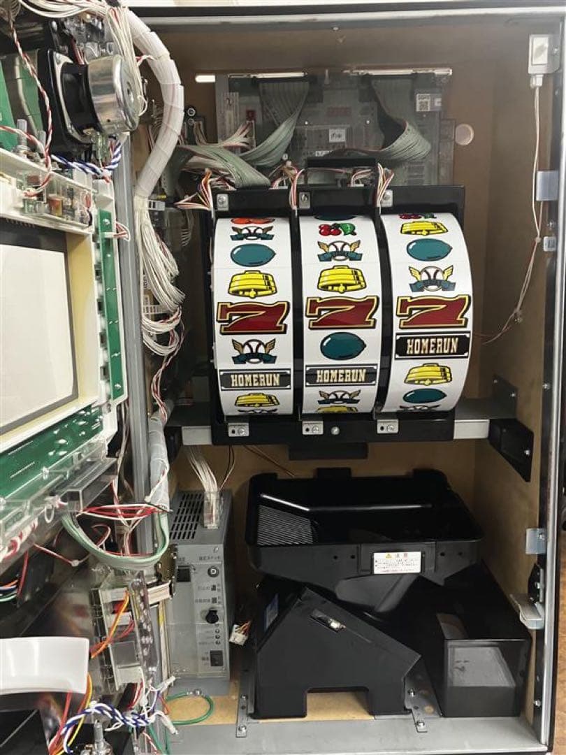 沖縄引取り限定　パチスロ実機　ＳトリプルクラウンＶ－３０