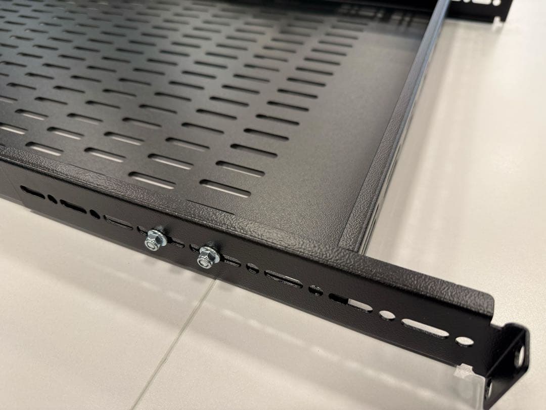 サーバーラック棚板 1U スリット付 奥行700mm　StarTech