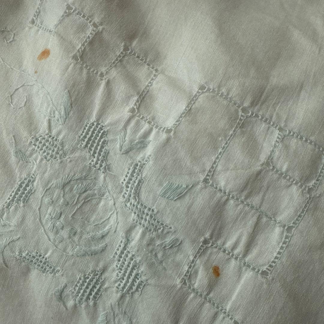 SALE❣️フランスアンティークஐ⋆* 淡ブルーの花刺繍のベッドカバー