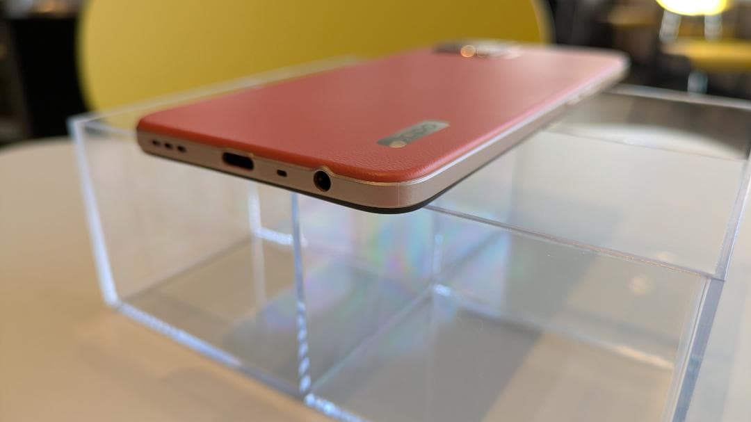 OPPO A73 中古（ 本体、カバー１個、液晶保護フィルム１個）