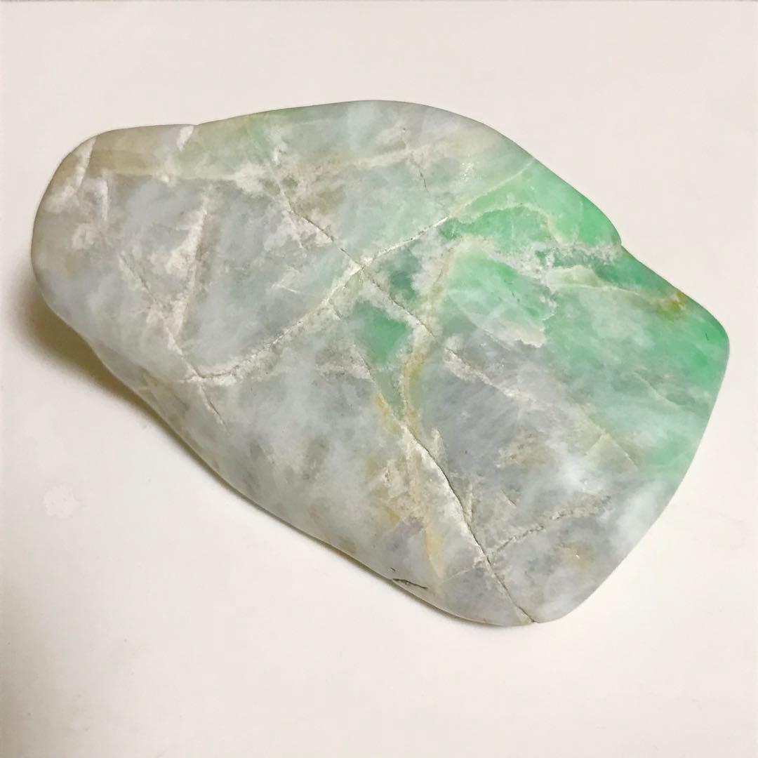 糸魚川翡翠　美石　明るく鮮やかな翠　金山谷　108g