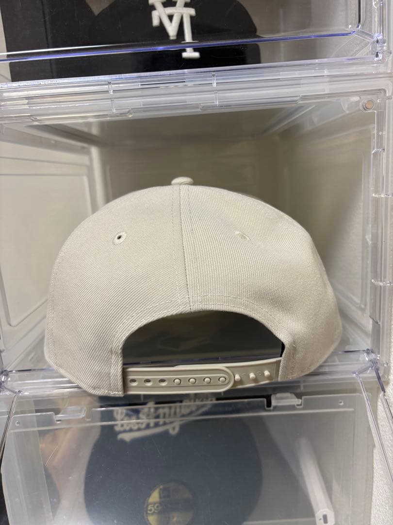 LA ニューエラ ドジャース 逆ロゴ ベージュ