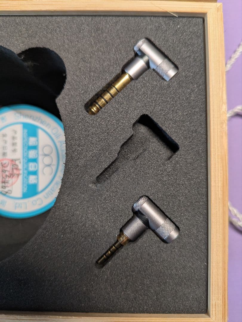 音楽の秋に！ qdc Folk 美しい紅葉デザインの高音質イヤホン