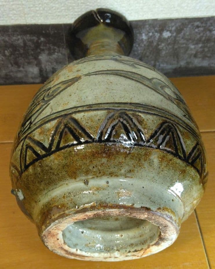 人間国宝 金城次郎 魚紋花瓶 栞 共箱 壷屋焼 やちむん 魚6匹彫文 蓮弁彫文