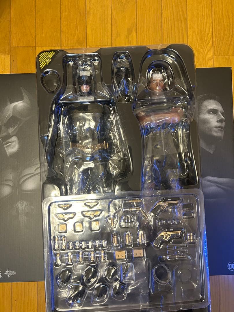 ホットトイズ　バットマンアーマリー ブルース・ウェイン 1/6スケール