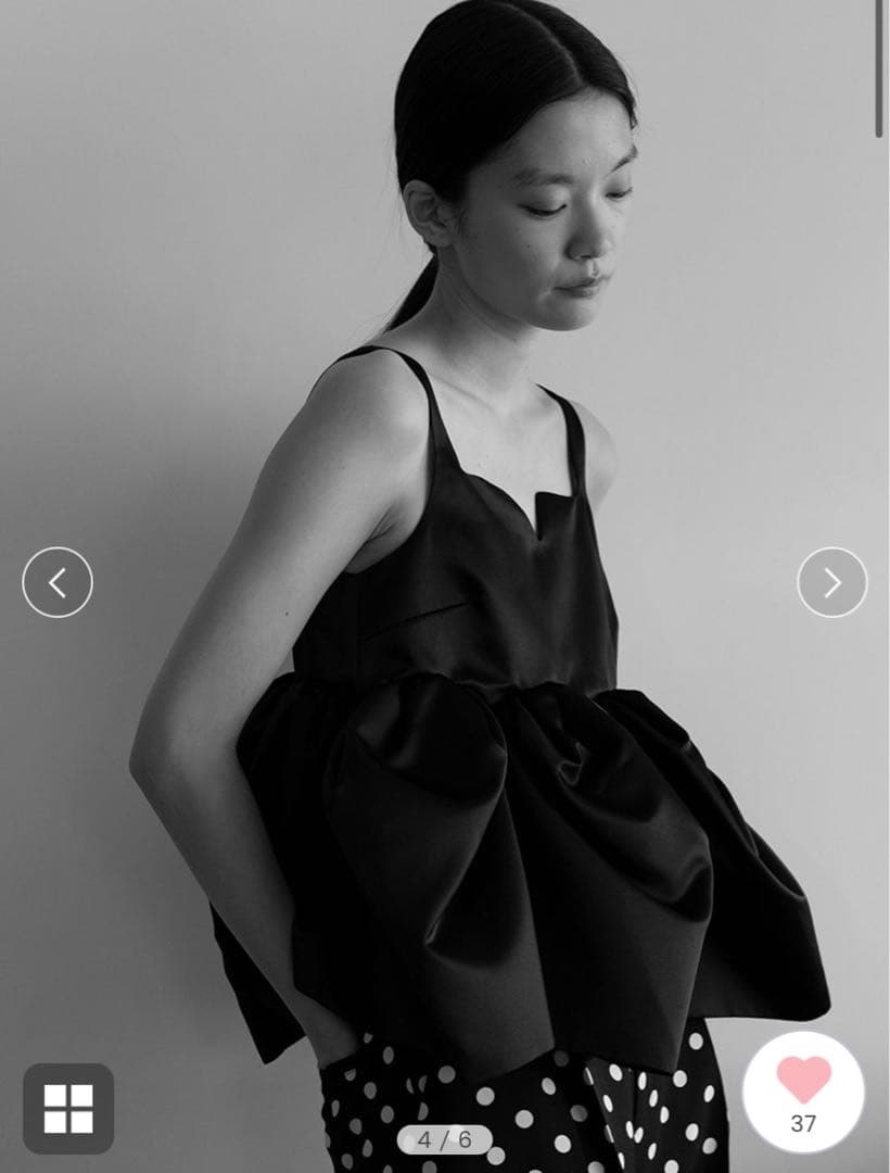 Bibiy ホワイト花びらトップス