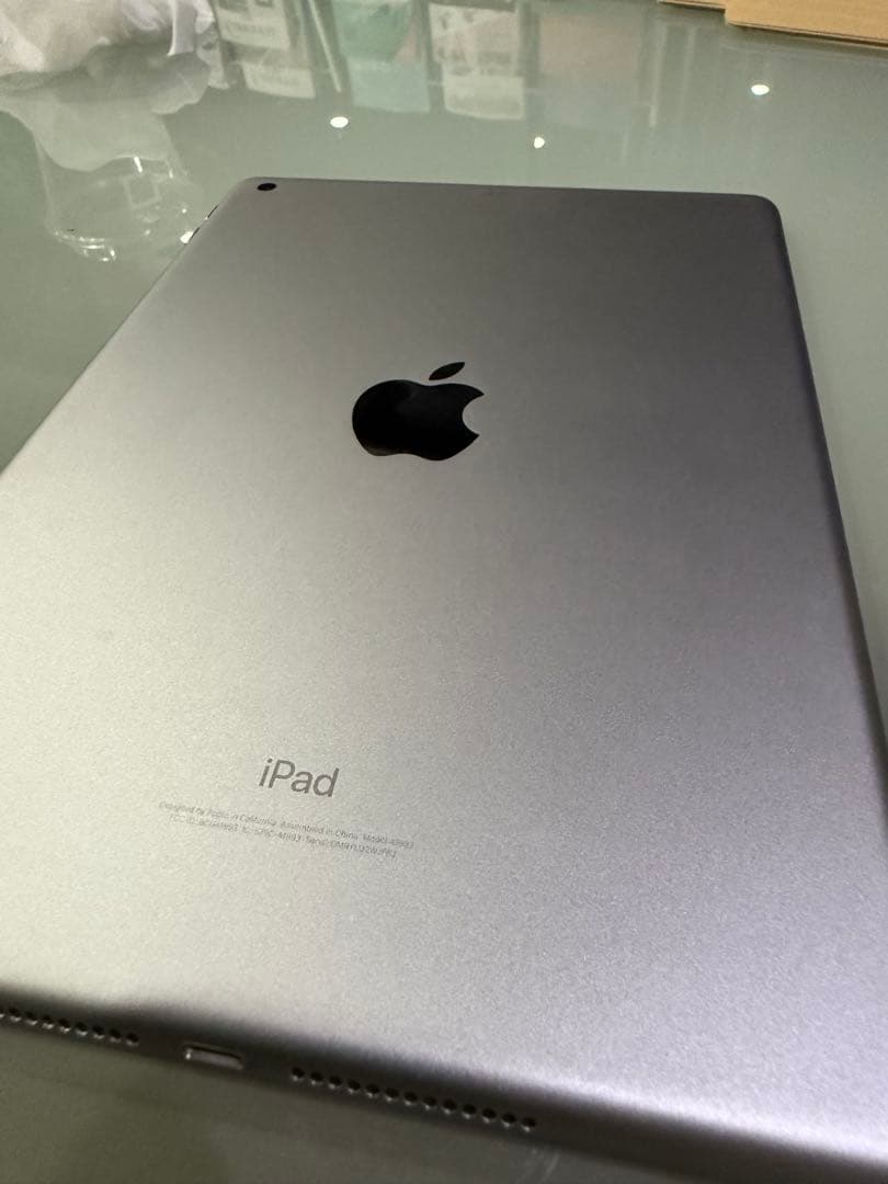 iPad (第6世代) シルバー