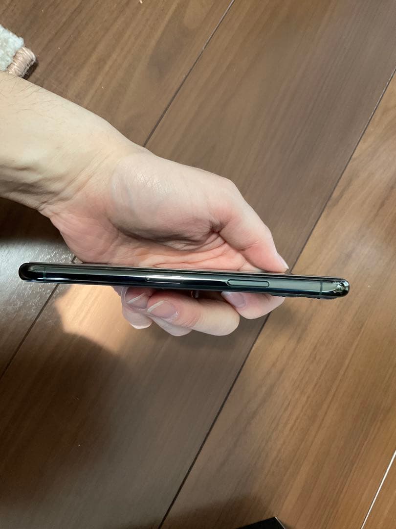 Apple iPhone 11 Pro ミッドナイトグリーン本体