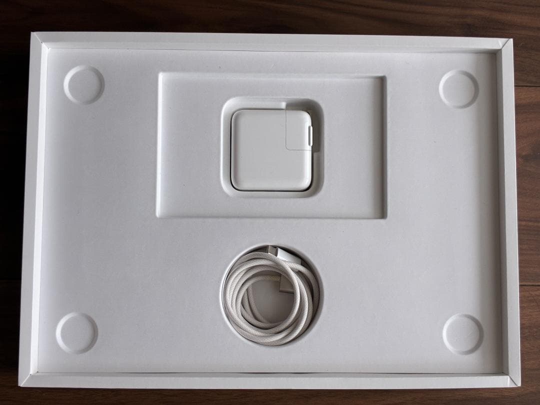 Apple MacBook Air M3 ゴールド シルバー