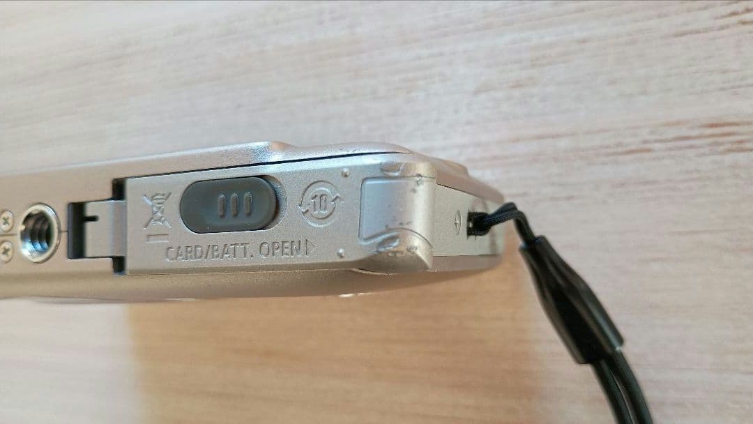 Canon IXY 210F コンパクトデジタルカメラ