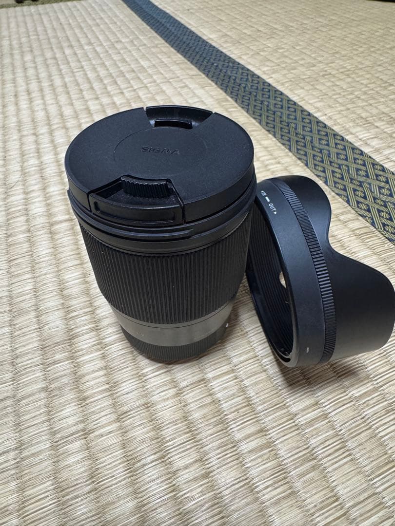 SONY α6400 ミラーレス一眼 + レンス sigma 16mm f1.4