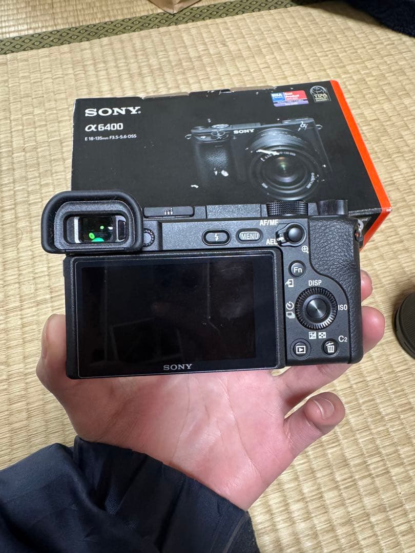 SONY α6400 ミラーレス一眼 + レンス sigma 16mm f1.4
