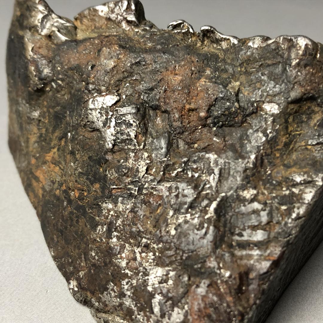 アルタイ隕石 鉄隕石　外皮付き隕石　エンドカット　原石　重さ約236ｇ