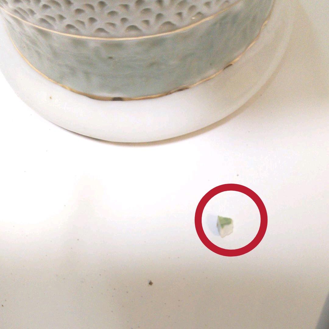 バラのついた飾り用花瓶 花台付き 中国