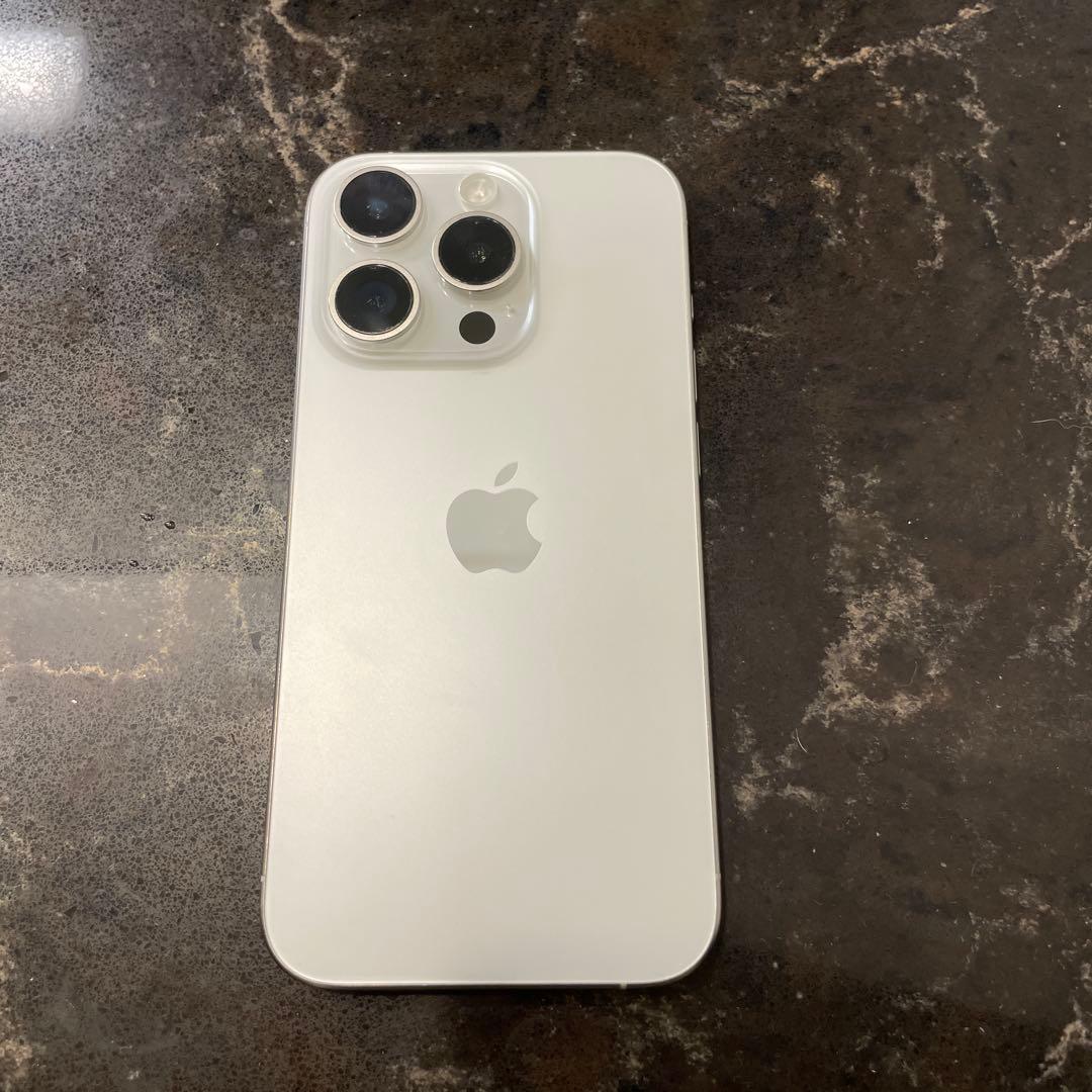 画面に多少傷有なので相場より安くしてます。iPhone 15 Pro 128
