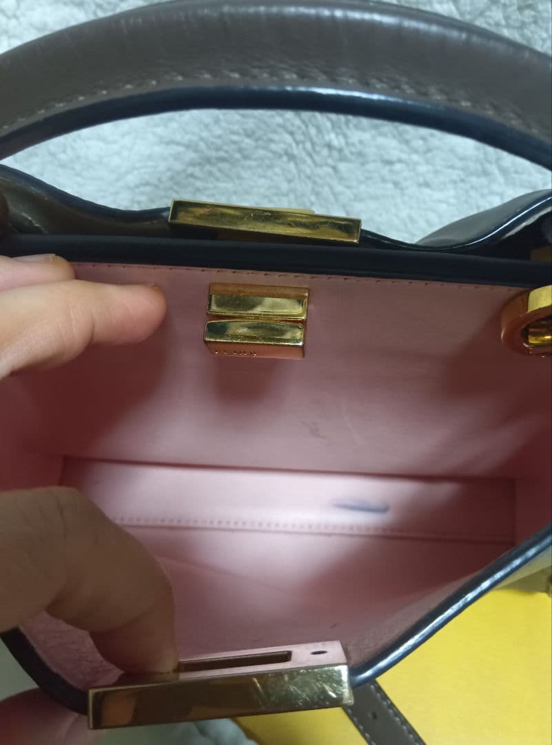 ピーカブー　アイコニック　エッセンシャリー